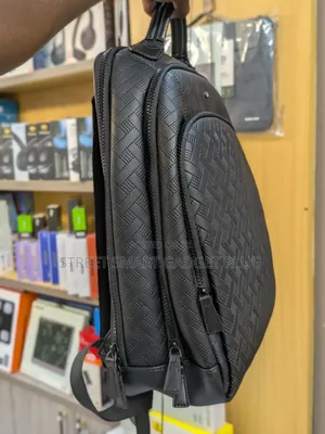 Levelo Leather Textured Sleekpack 