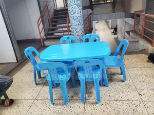 Modern Outdoor Restaurant and Bar Plastic Table and Chairs