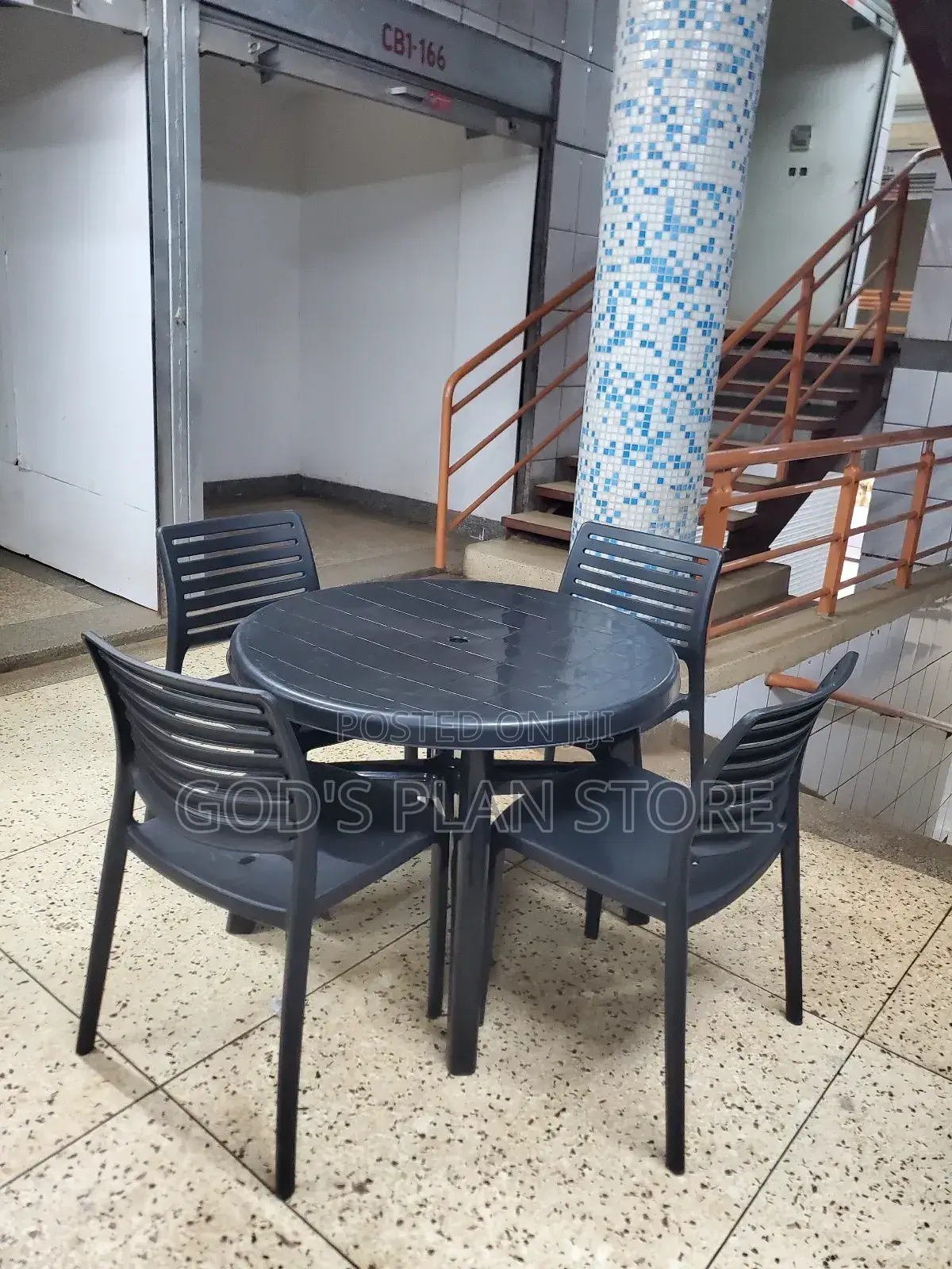Outdoor Dining Plastic Chairs and Table