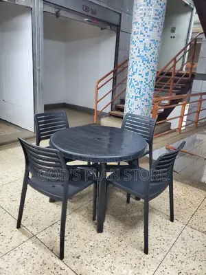 Outdoor Dining Plastic Chairs and Table