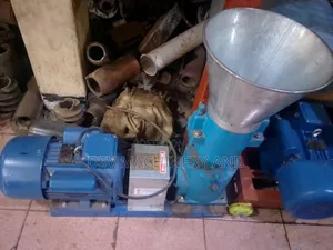 100kg/Hours Animals and Poultry Pellet Making Machine 3.7kw Motor 3mm
