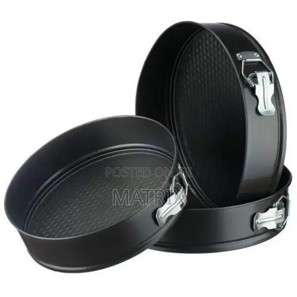 A Set of 3 Round Non-Stick Baking Mould Pans- Black