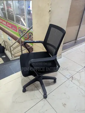 Back Mesh Swivelling Chair With Fixed Arms for Support, Durable