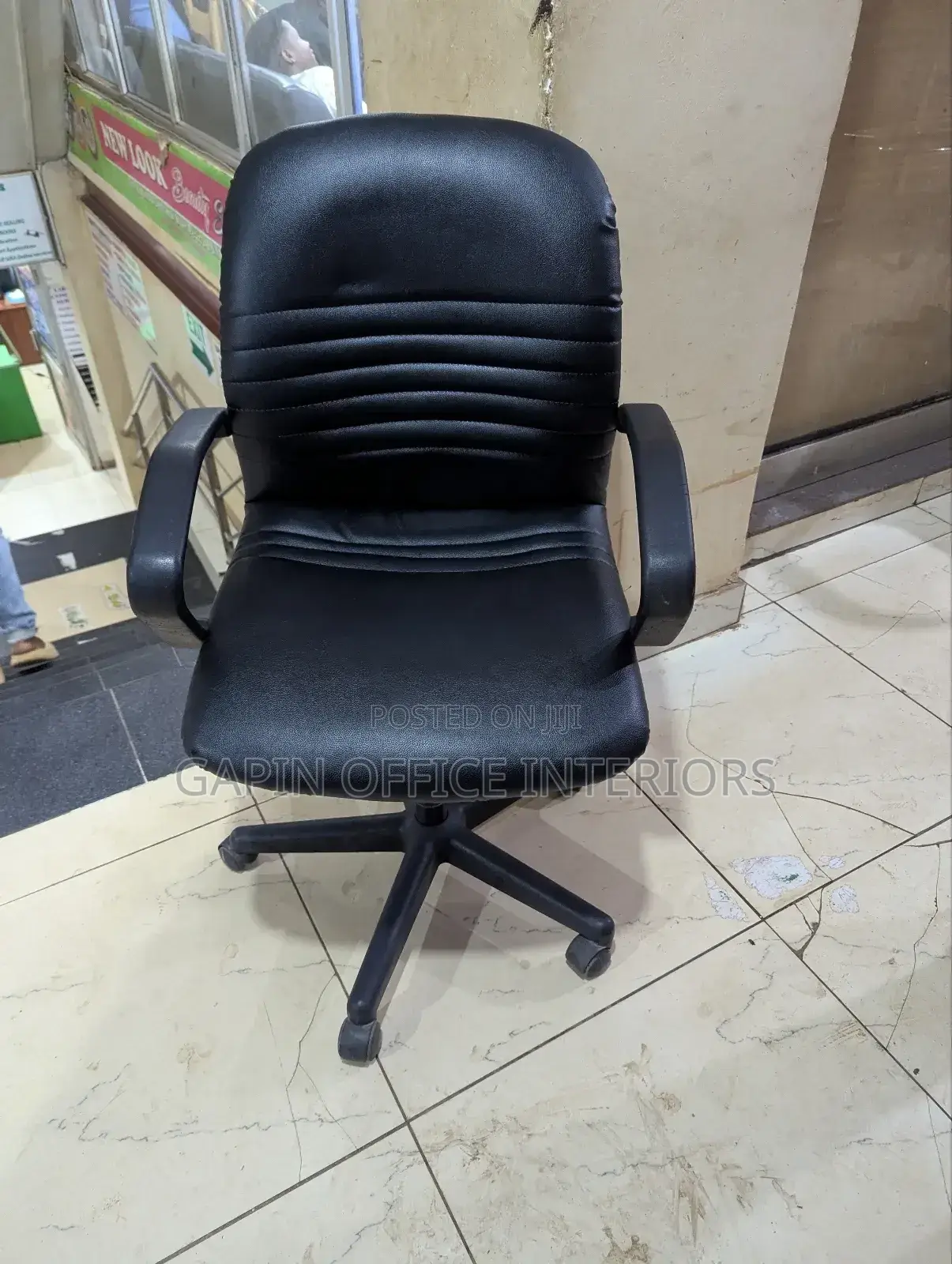 Refurbished Swivelling Office Chair
