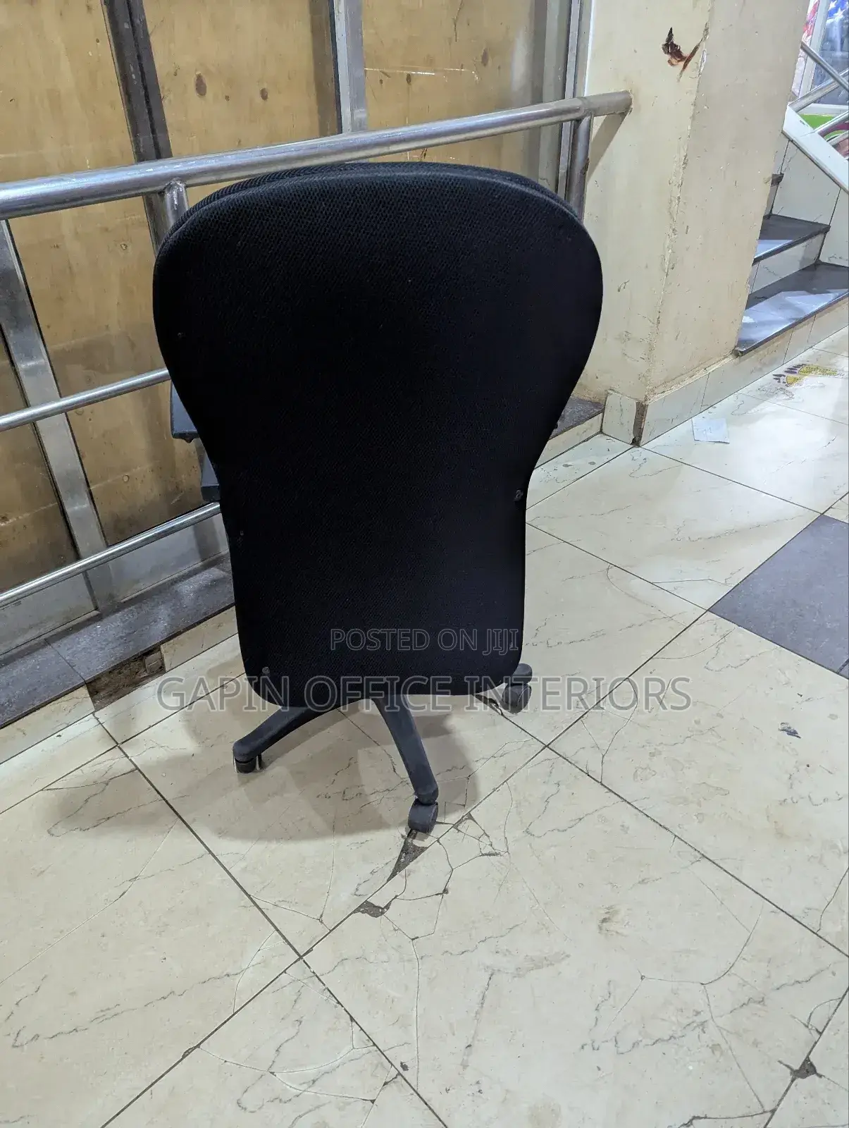 Refurbished Office Chair With Fixed Arms and Soft Caution