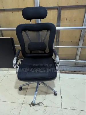 Second Hand Executive Office Chair With an Headrest and Back Support