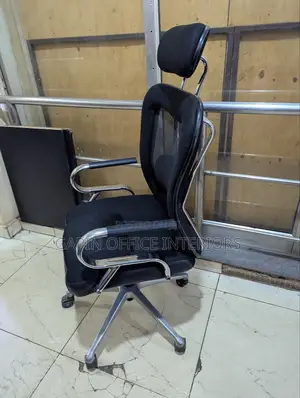 Second Hand Executive Office Chair With an Headrest and Back Support