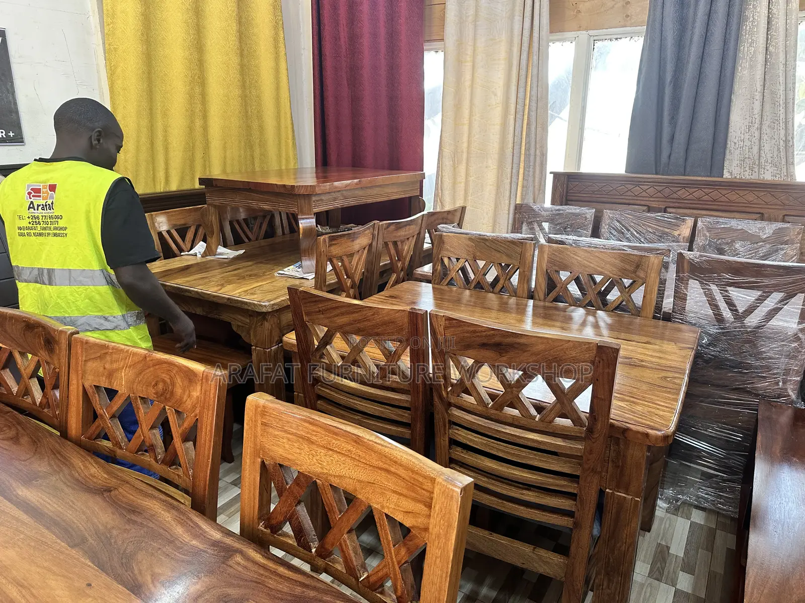 Solid Mugavu Dining Set