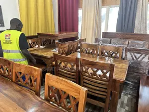 Solid Mugavu Dining Set