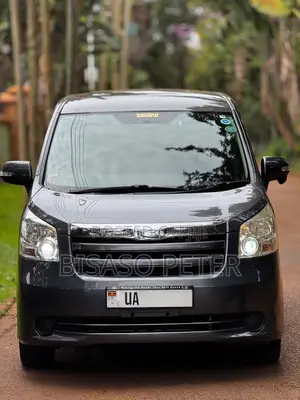 Toyota Noah 2.0 143hp FWD (8 Seater) 2010 Gray