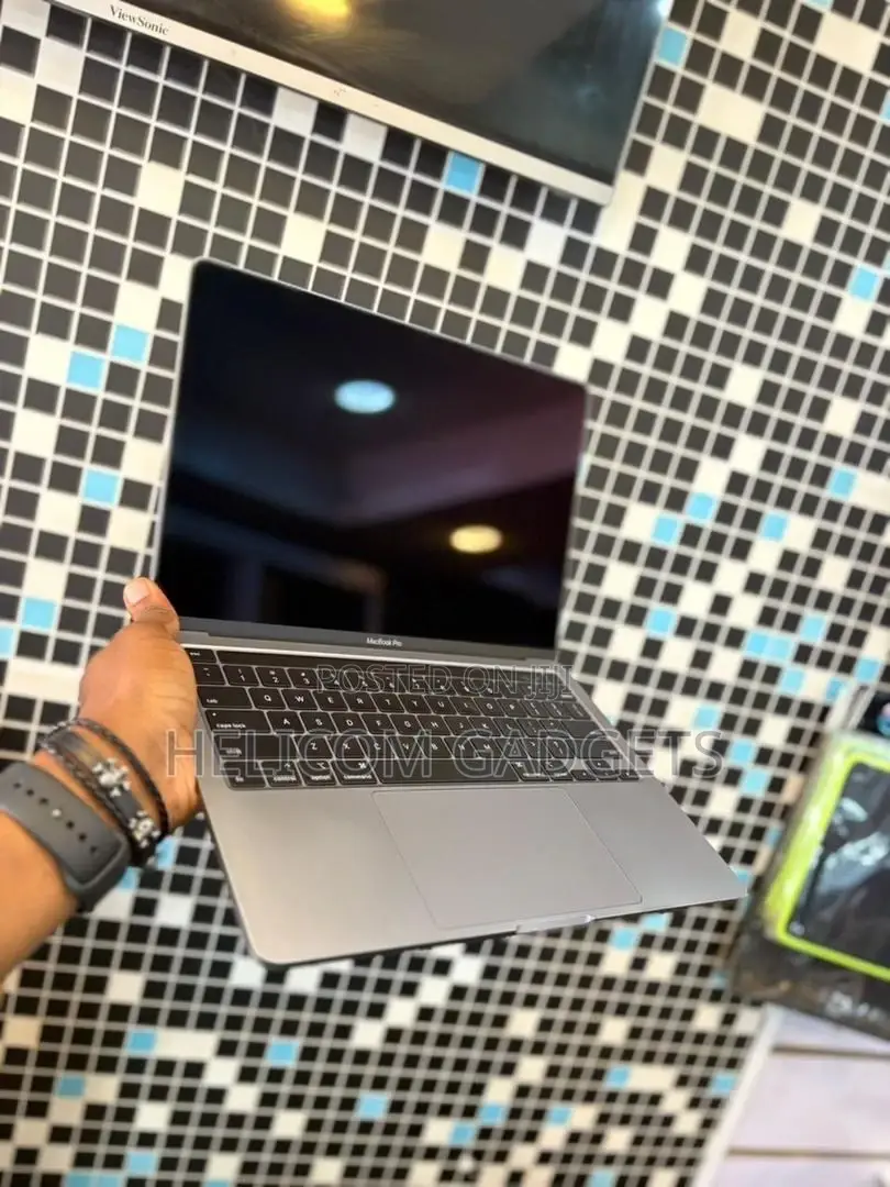 Laptop Apple MacBook Pro 2020 16GB Intel Core I5 SSD 512GB