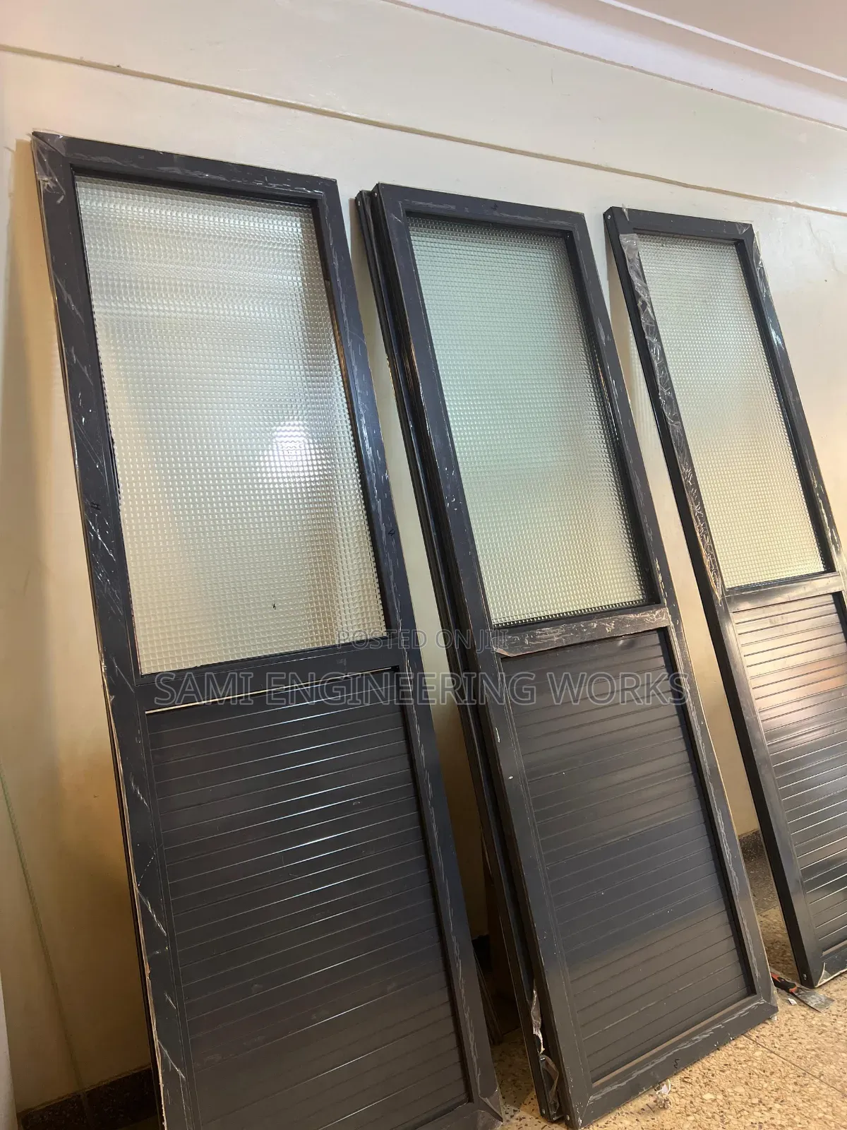 Aluminum Bathroom Door Grey Colour