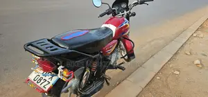 Bajaj Boxer 125 2023 Red
