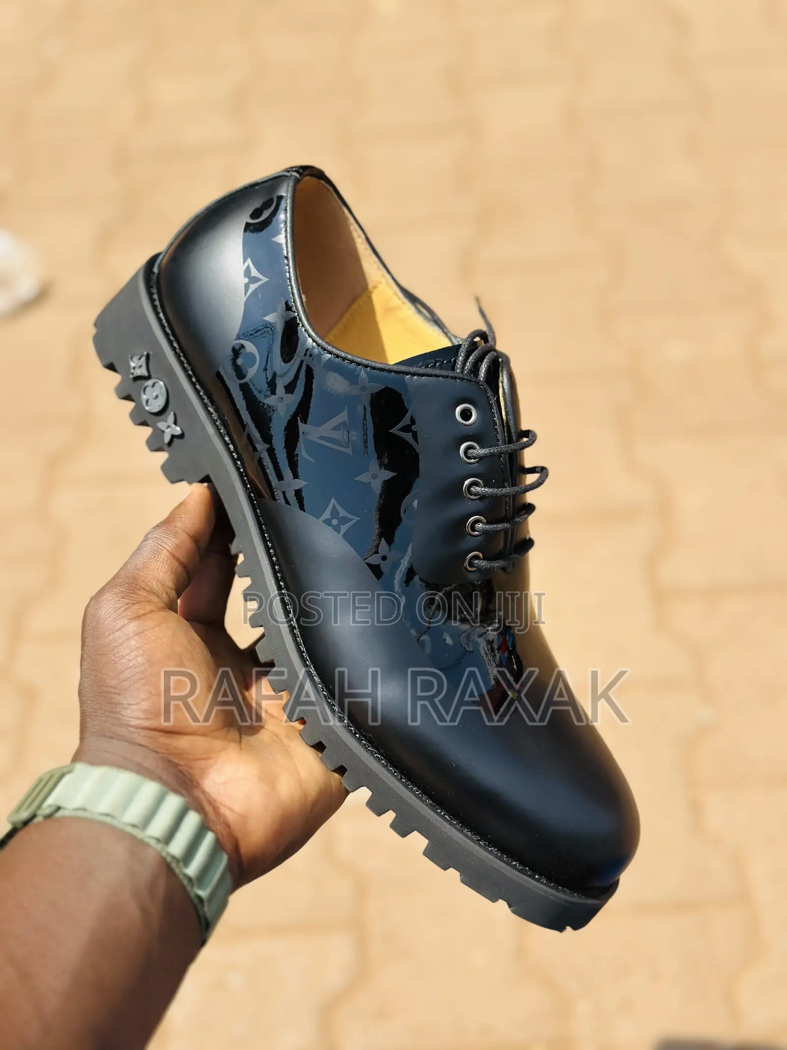 Original Louis Vuitton Shinny Patent Leather Oxford Shoes