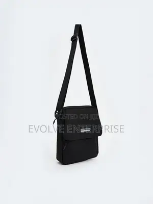 Zippered Men's Chest Bag