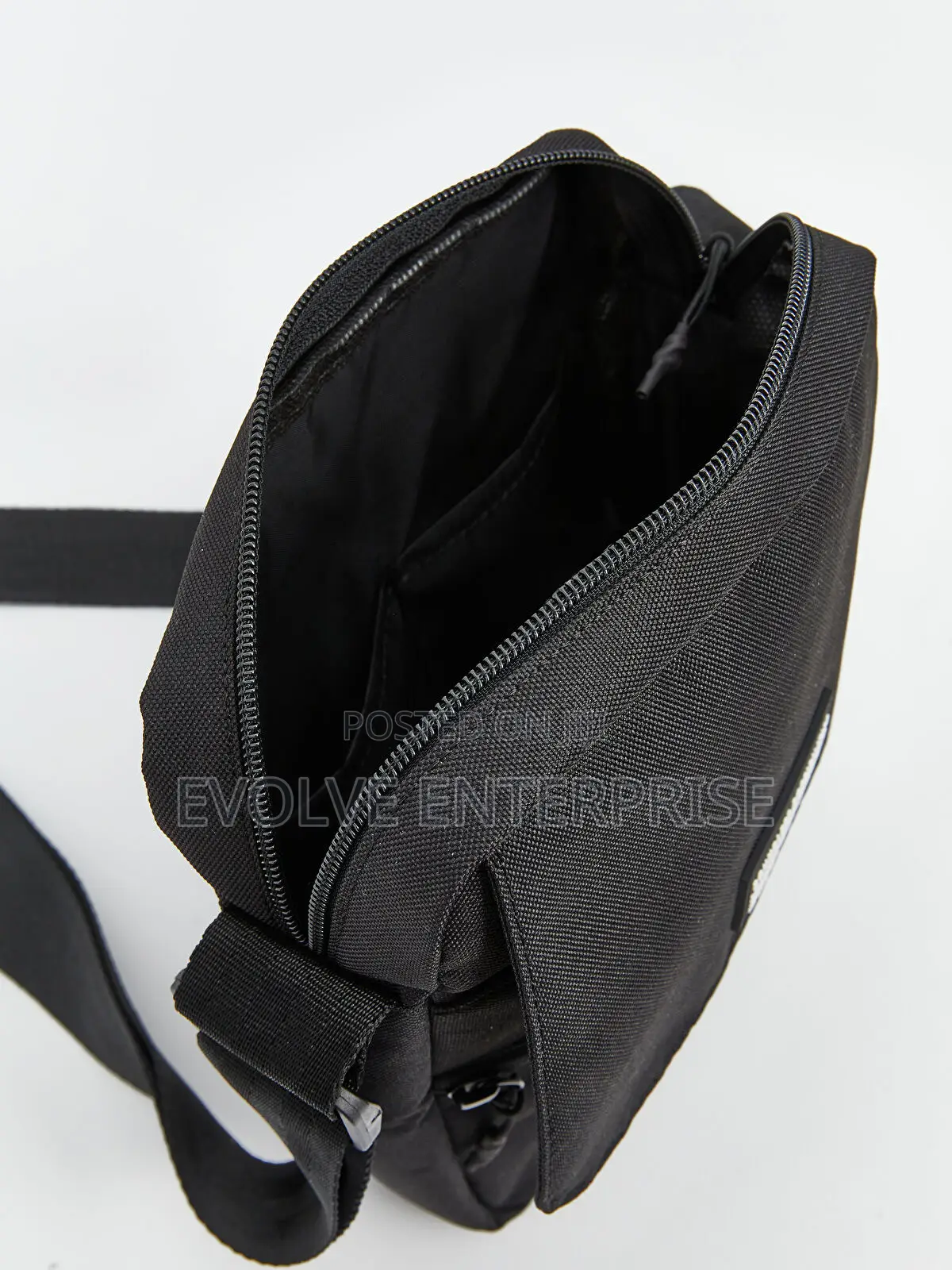 Zippered Men's Chest Bag