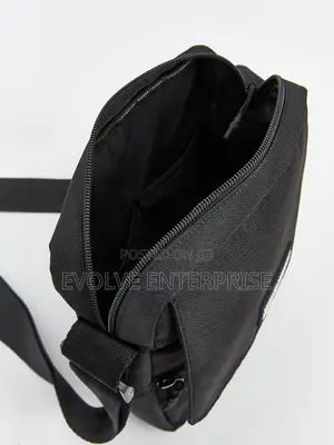Zippered Men's Chest Bag