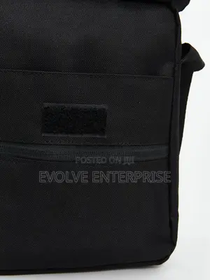 Zippered Men's Chest Bag