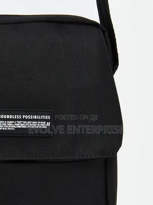 Zippered Men's Chest Bag