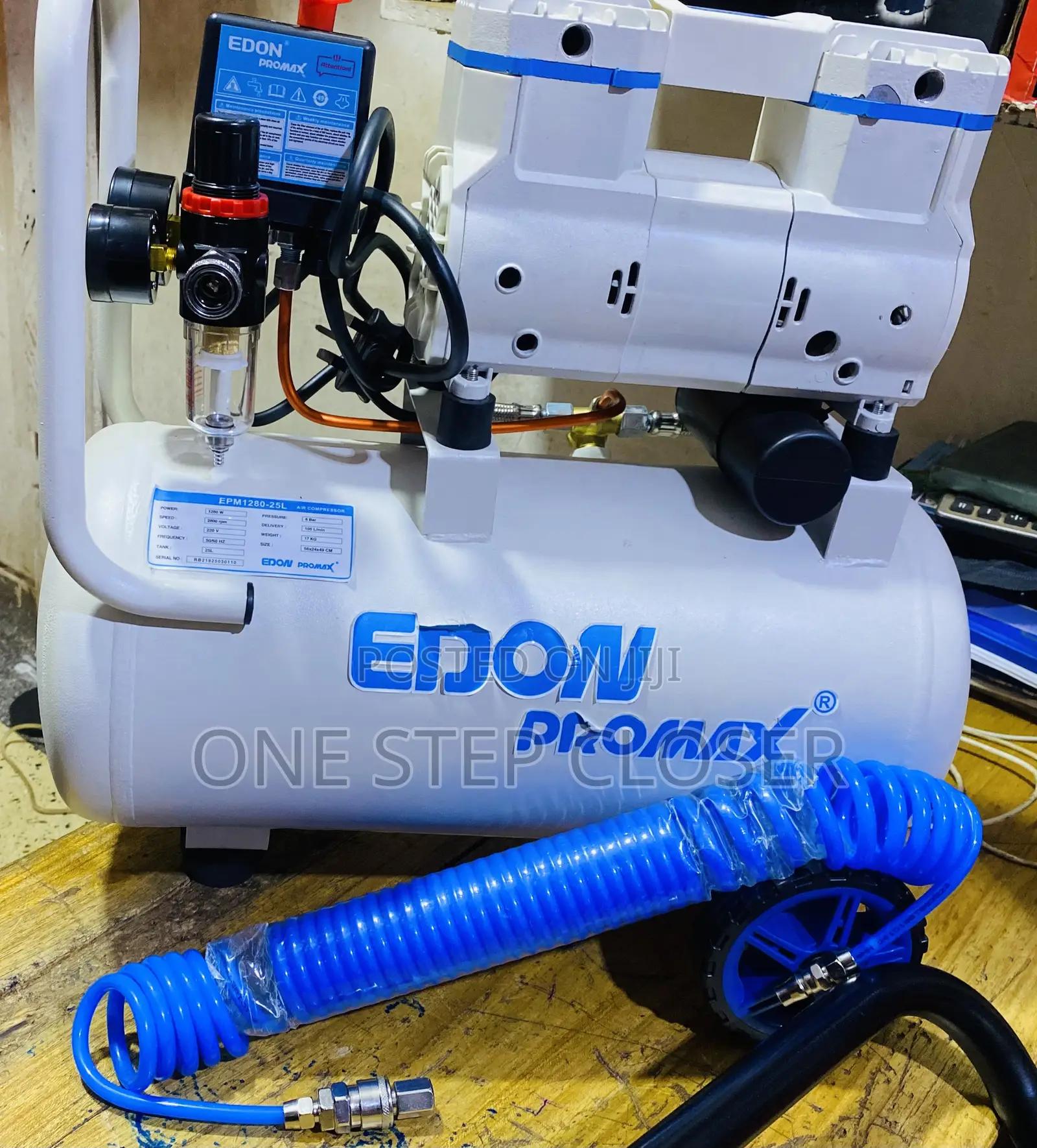25liters Silent Air Compressor / Silent Paint Sprayer With Hose Pipe