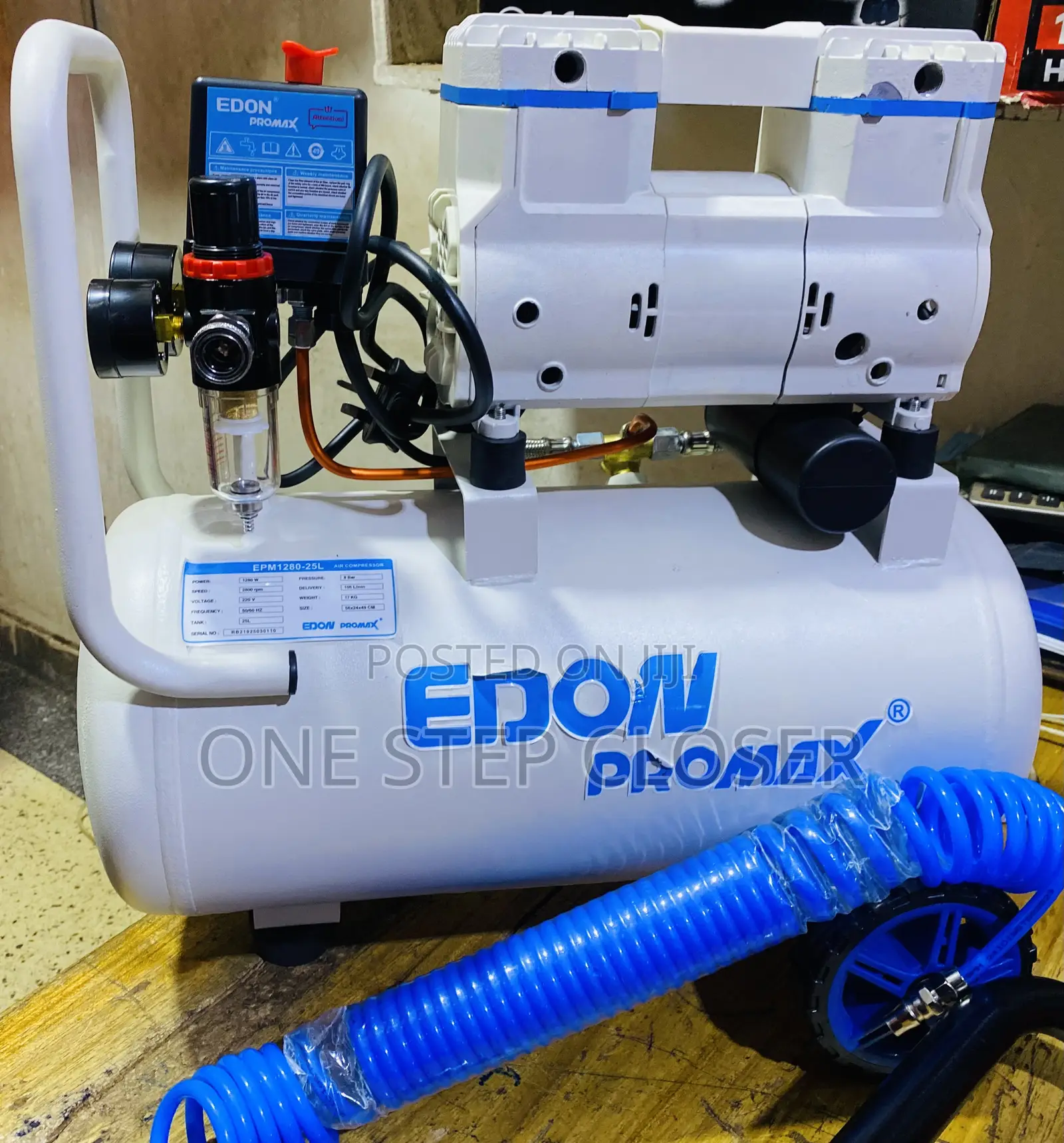 25liters Silent Air Compressor / Silent Paint Sprayer With Hose Pipe