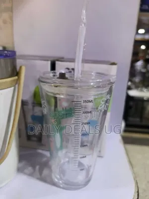 Glass Tumbler With Lid and Straw