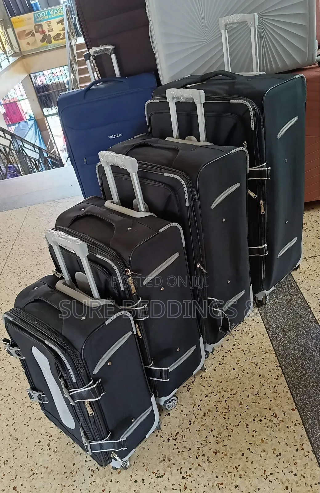4 Wheels Dfavors Suitcases