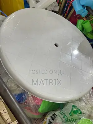 Round Plastic Tables With Multiple Purposes