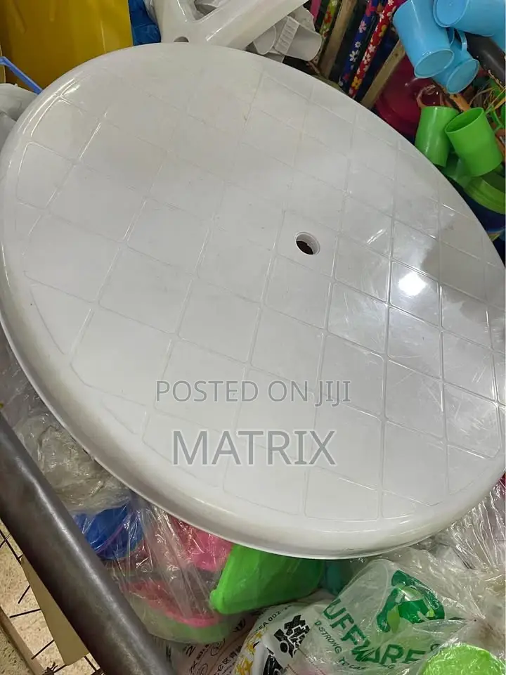 Round Plastic Tables With Multiple Purposes