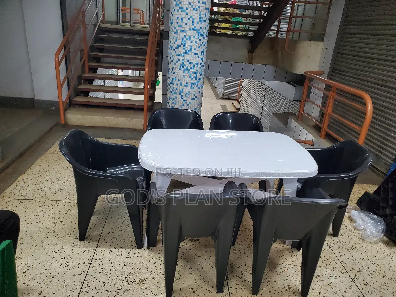 Sofa Chairs Plastic and Table 6people Set for Unique Restaurant