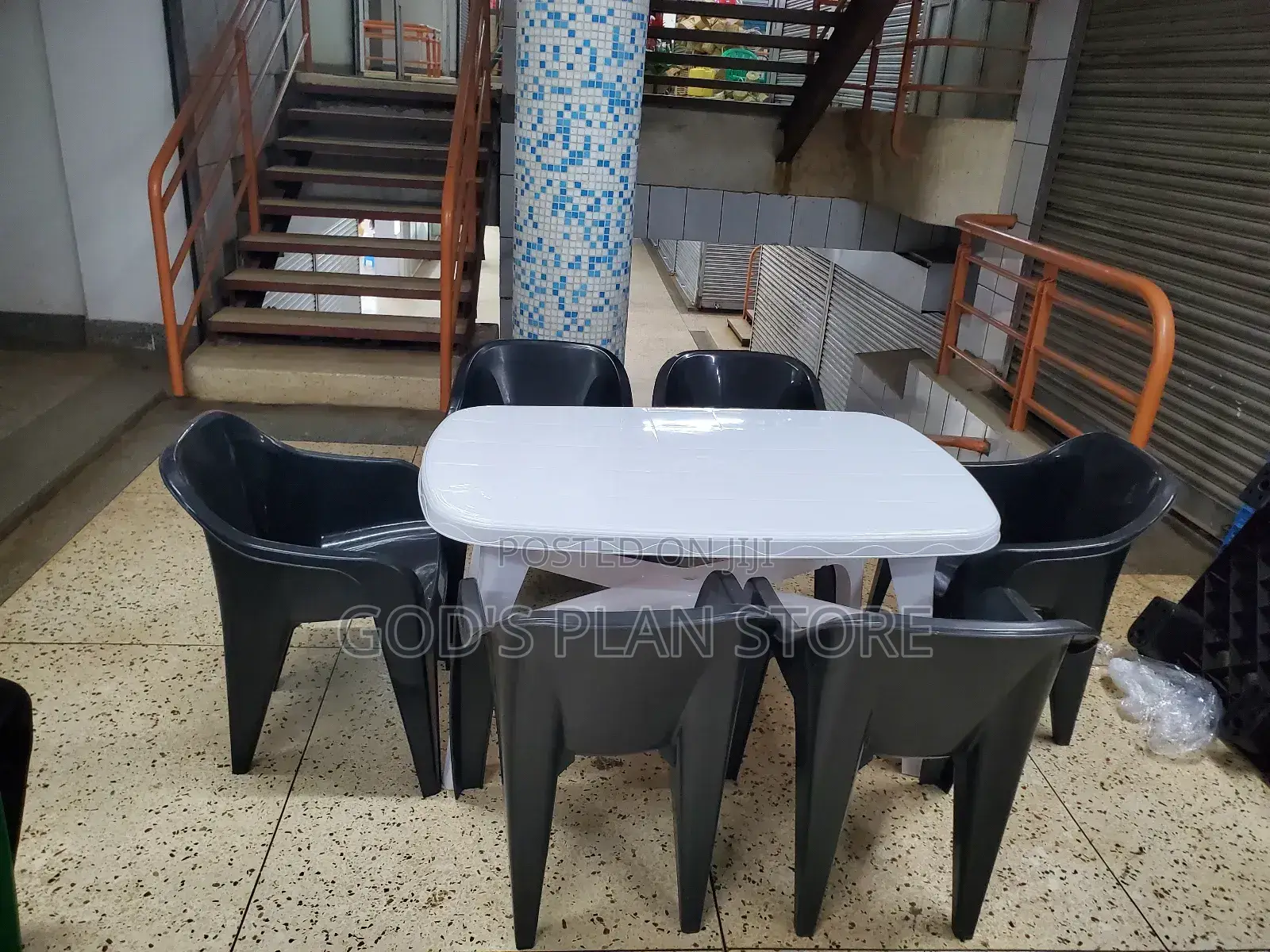 Sofa Chairs Plastic and Table 6people Set for Unique Restaurant