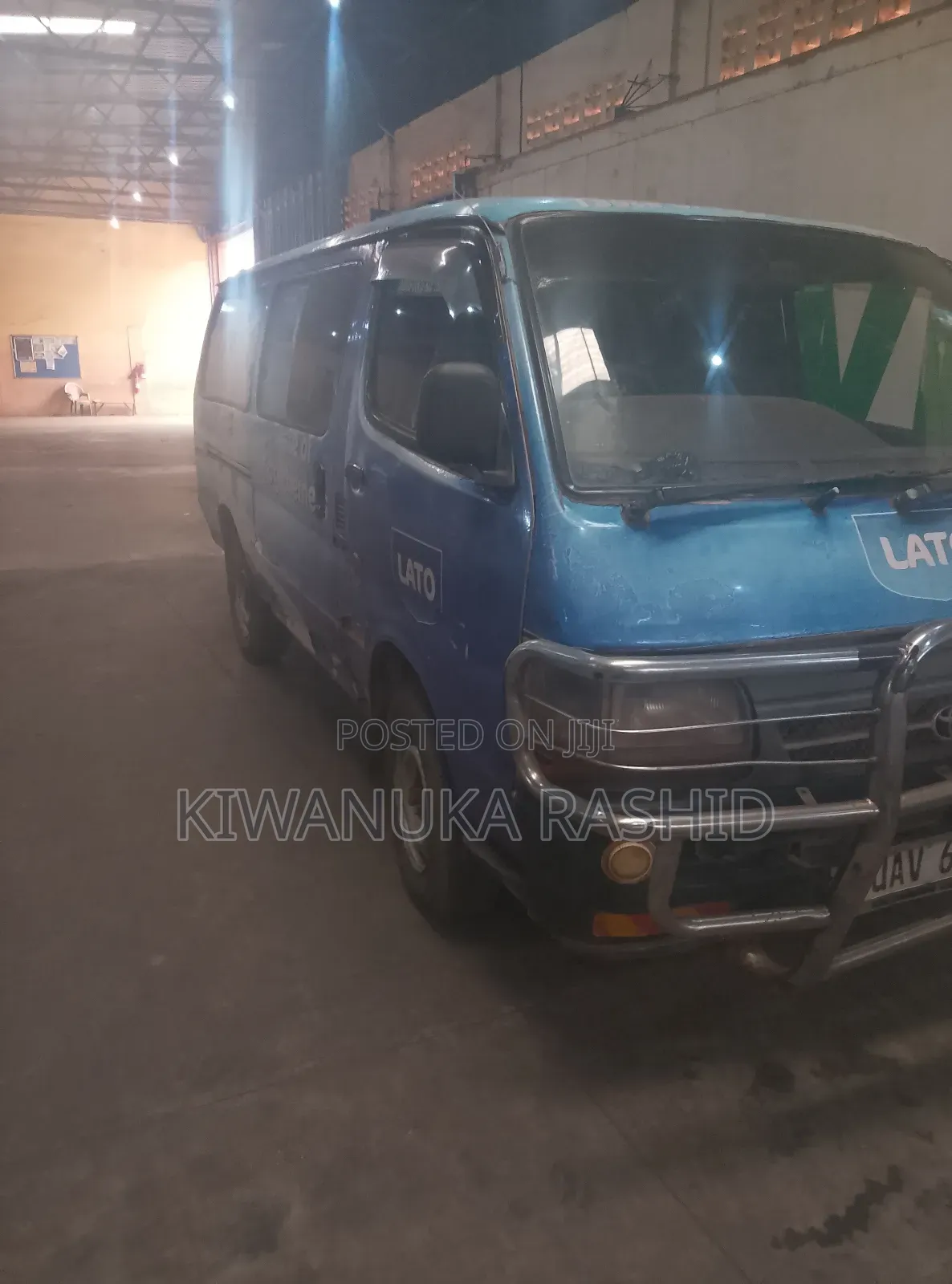 Toyota HiAce 2001 White