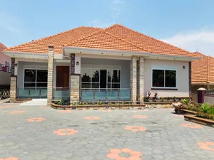 4bdrm Bungalow in Bwebajja Entebbe, Division A for sale