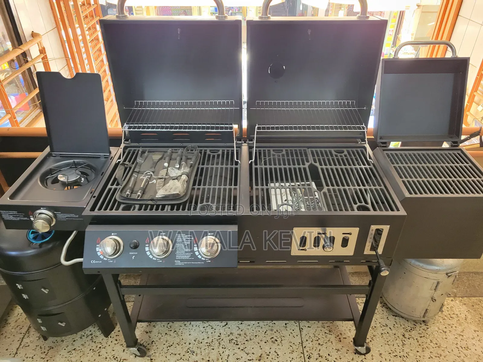 4-in-1 Gas and Charcoal Combo Grill
