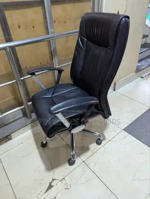 Office Chair Available for Sale, With Fixed Armrests and Adjustable