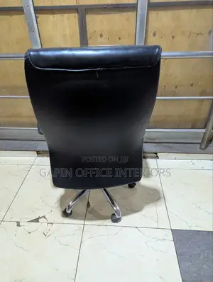 Office Chair Available for Sale, With Fixed Armrests and Adjustable