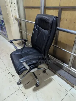 Office Chair Available for Sale, With Fixed Armrests and Adjustable