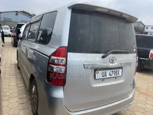 Toyota Noah 2011 Silver
