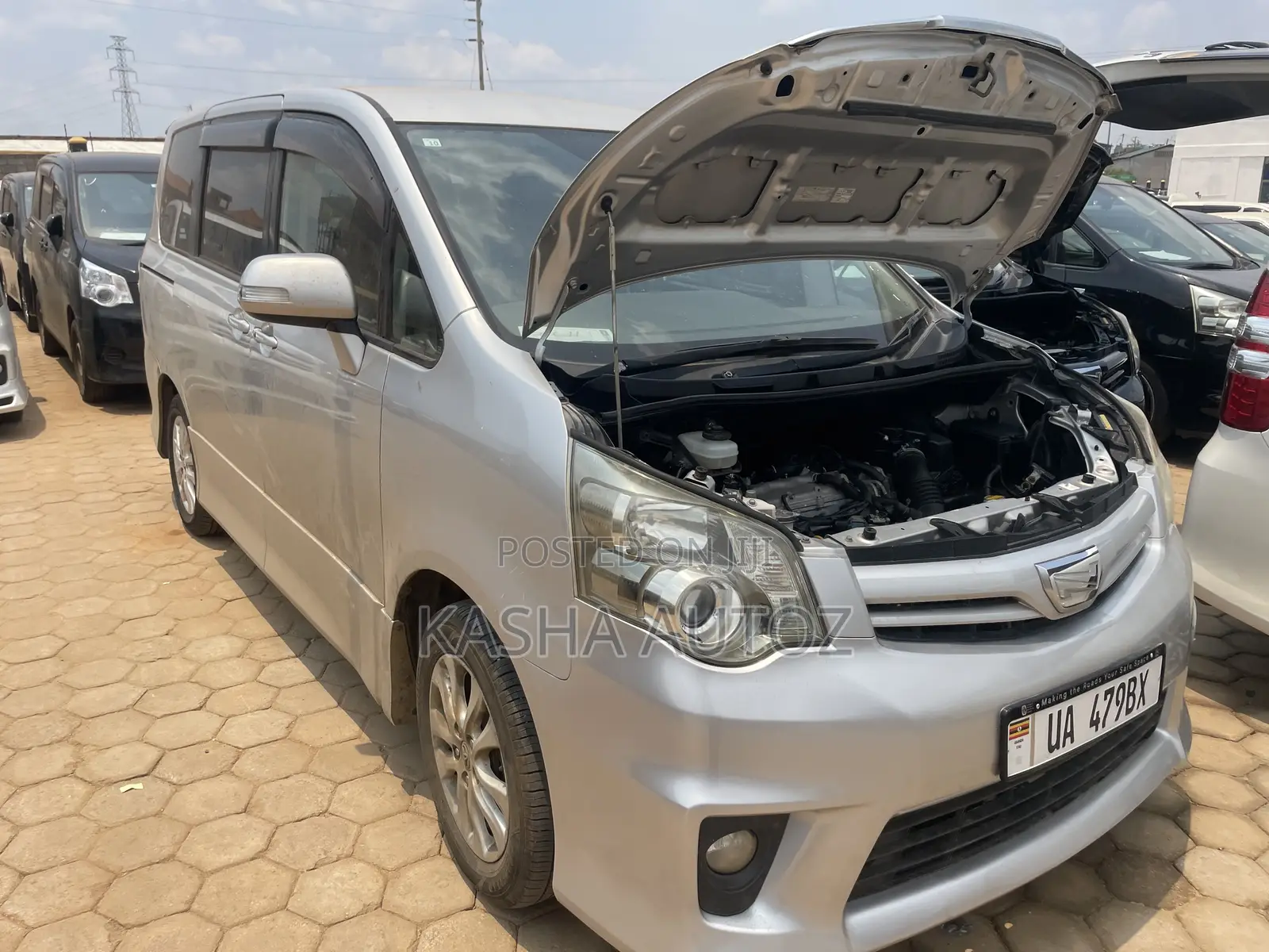 Toyota Noah 2011 Silver