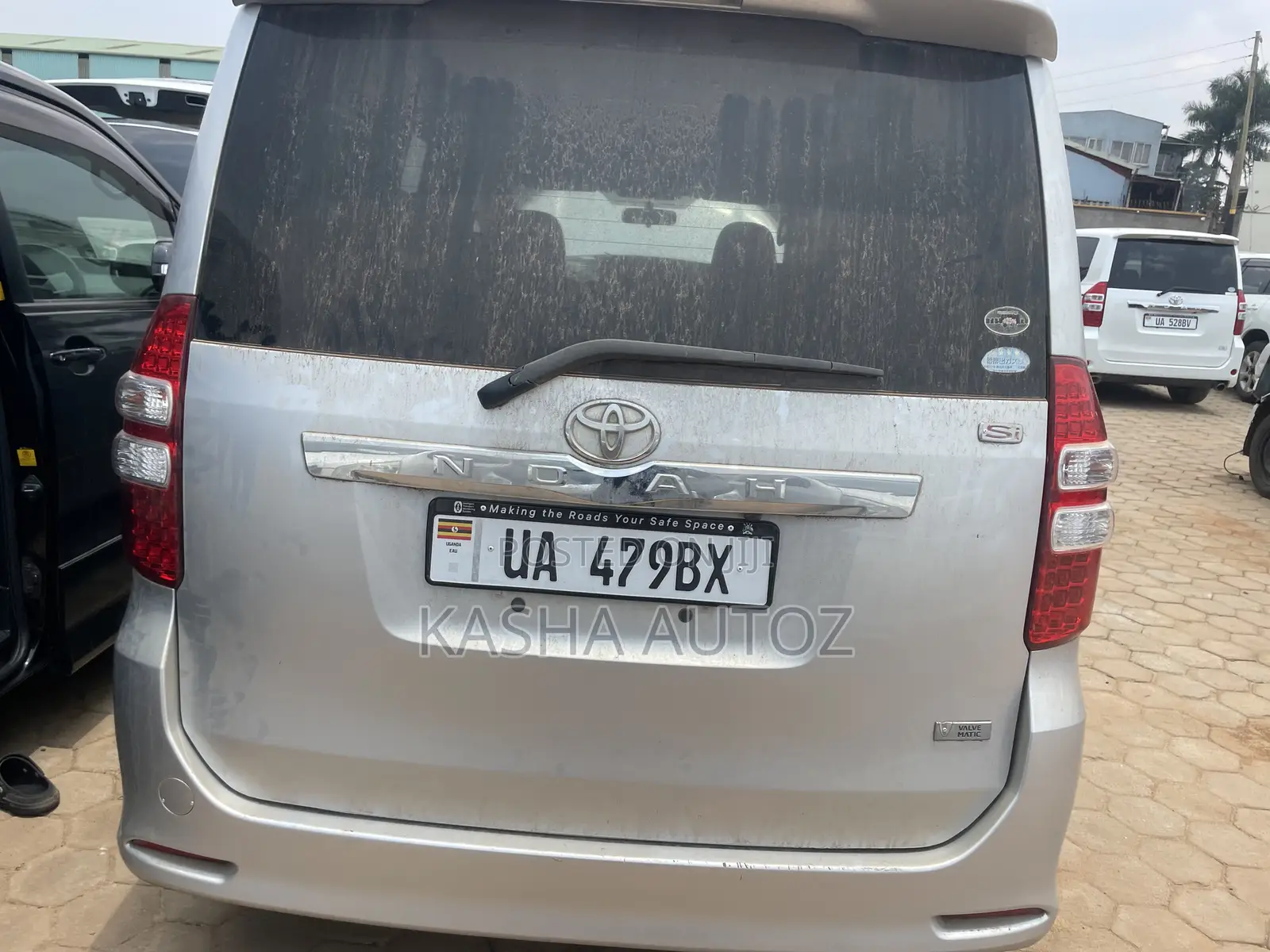 Toyota Noah 2011 Silver