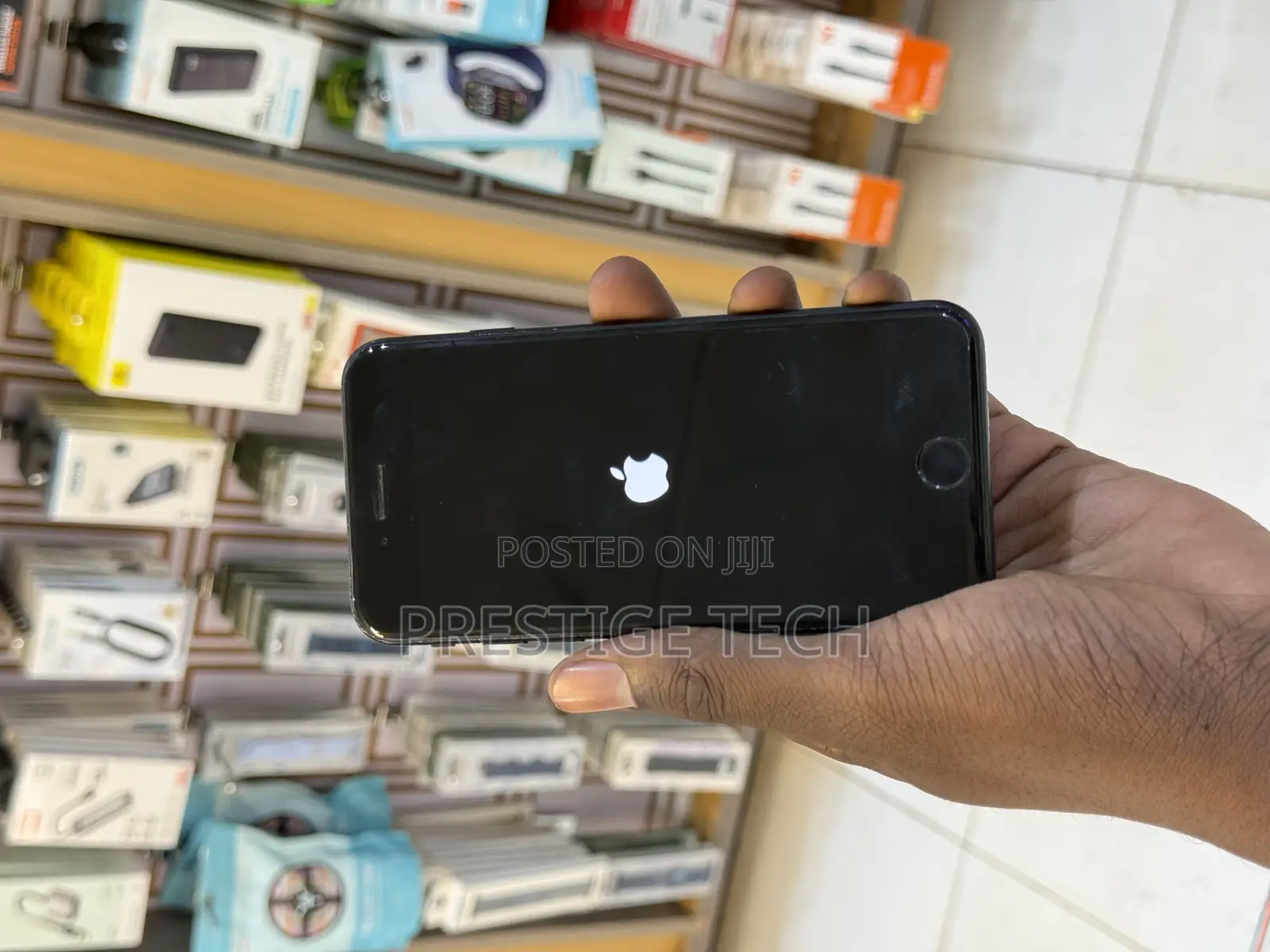 Apple iPhone SE (2020) 64 GB Black