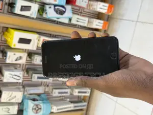 Apple iPhone SE (2020) 64 GB Black