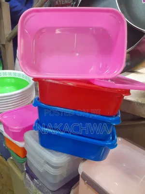 1drozen of Plastic Food Containers