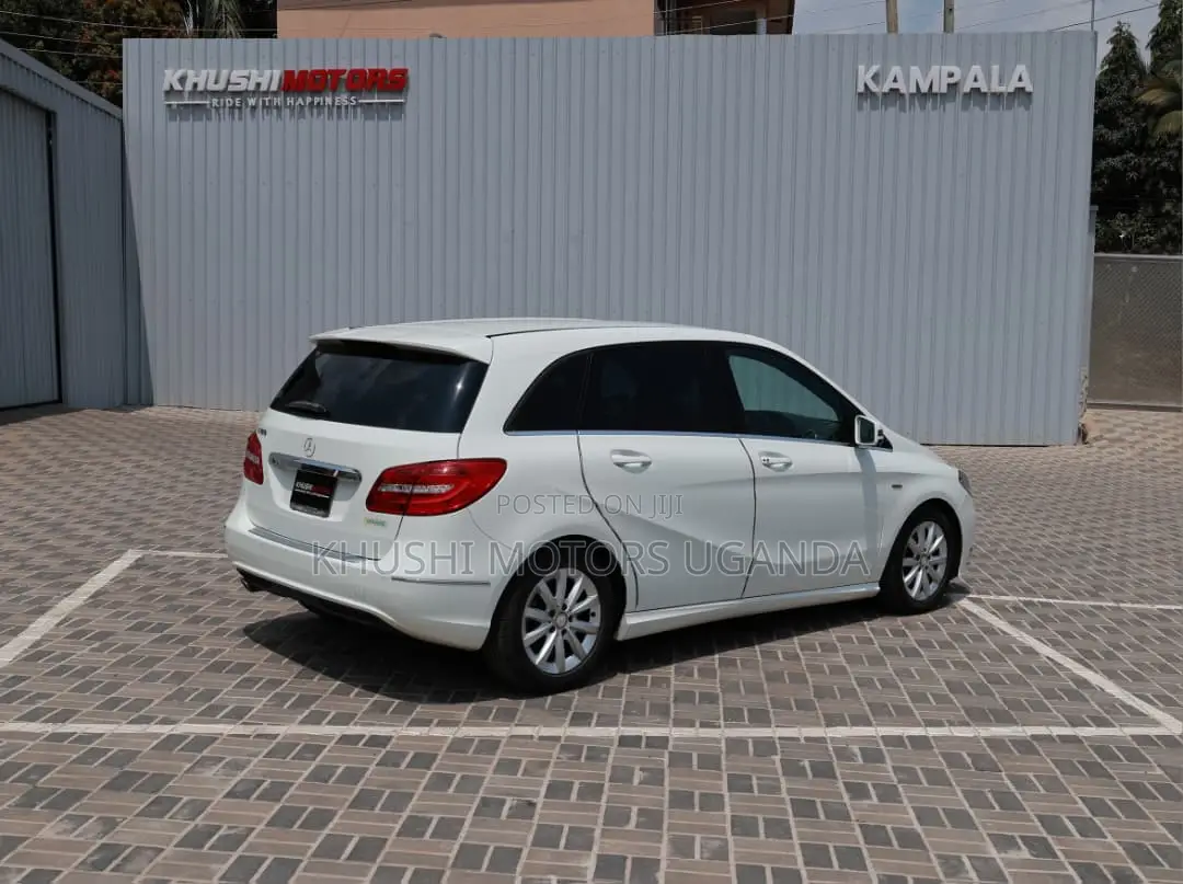 Mercedes-Benz B-Class B180 Petrol 2012 White