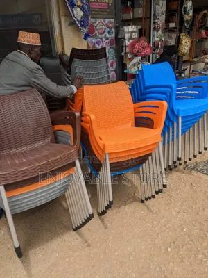 Plastic Chairs Plastic Chairs (Noble)