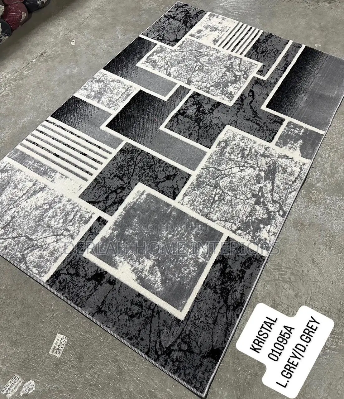 Black/White Woolen Carpet
