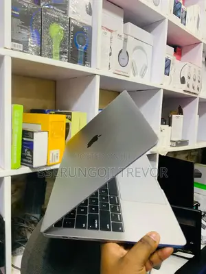 Laptop Apple MacBook Pro 2017 8GB Intel Core I5 SSHD+SSD 512GB