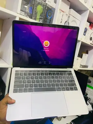 Laptop Apple MacBook Pro 2017 8GB Intel Core I5 SSHD+SSD 512GB