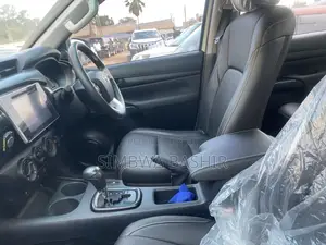 Toyota Hilux 2018 White