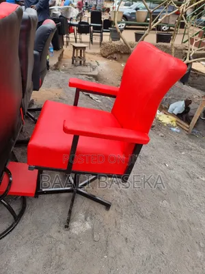 High-End Mens' Salon Chair